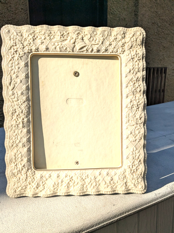 RARE LARGE  SIZE LENOX CERAMIC GOLD TRIMMED  ORNATE WHITE PICTURE  FRAME 11X13