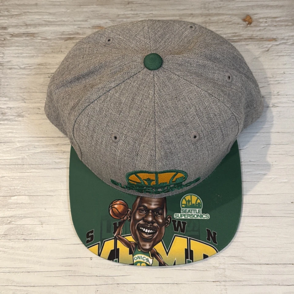 Sombrero caricatura Mitchell & Ness Hardwood Classics Shawn Kemp Seattle Supersonics Foto 3 de 4