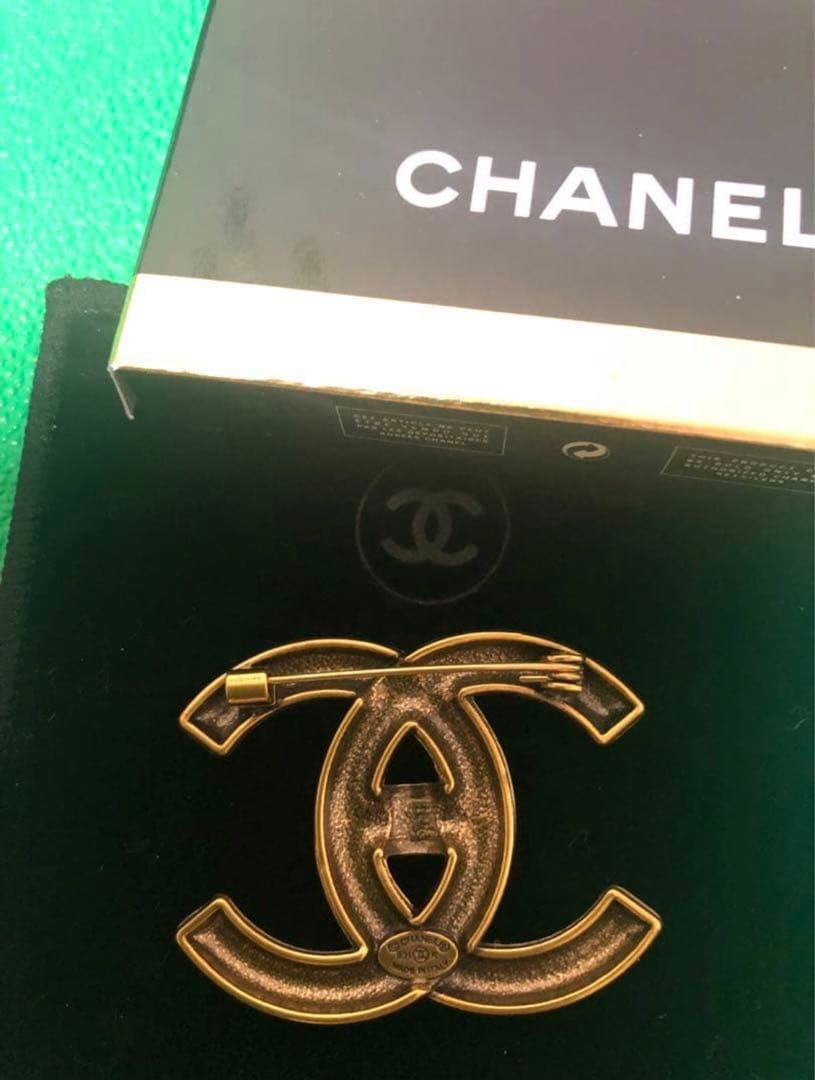 Chanel CC Logo Brooch Gold Tone Metal Paris Marked thumbnail 3