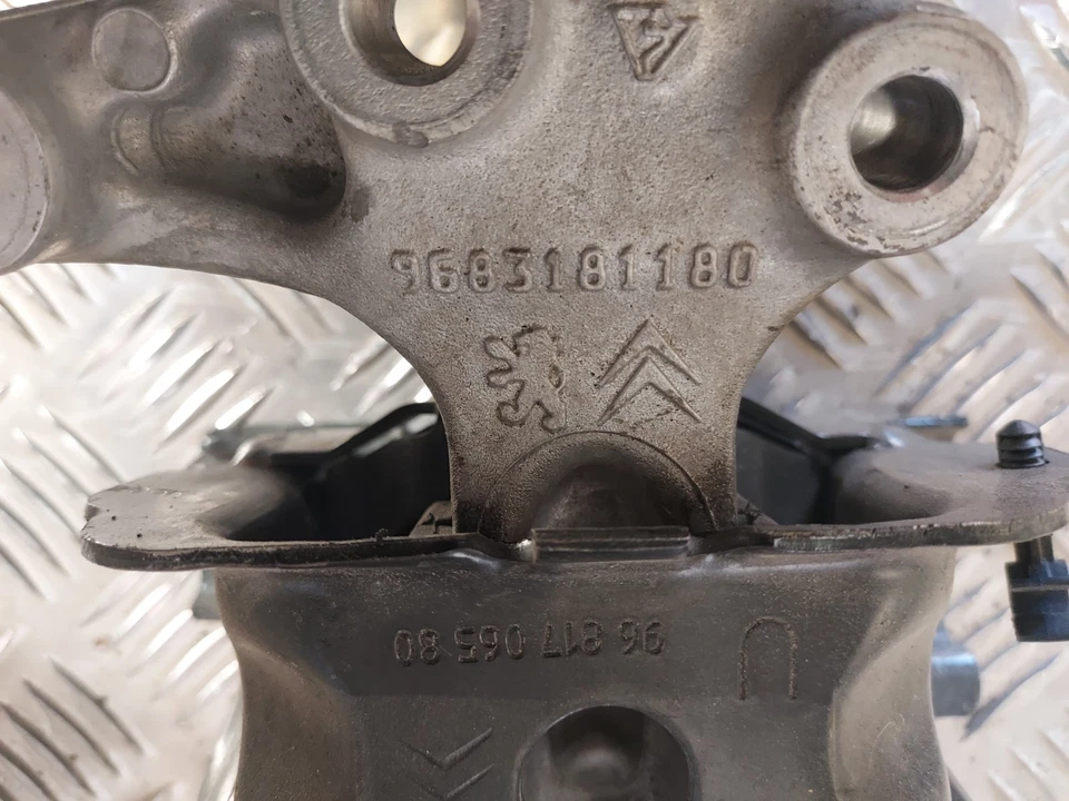 Support Moteur Droit - CITROEN C3 II (2) 1.6L HDI - Réf : 9683181180 - (HM) - Photo 3/4