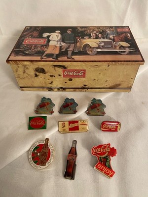Coca-Cola Vintage Blechdose mit Retro Bild und diverse Pins