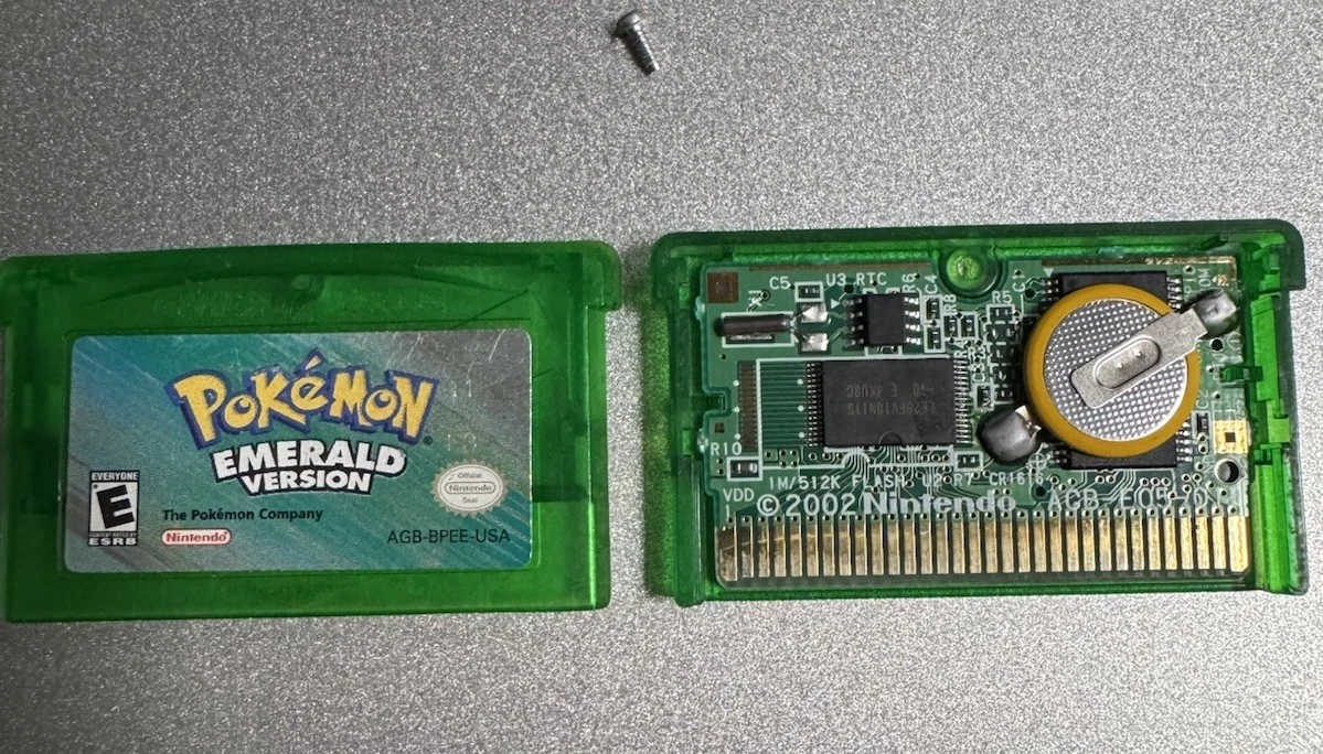 2005 Pokémon: Emerald Version Nintendo Game Boy Advance Video