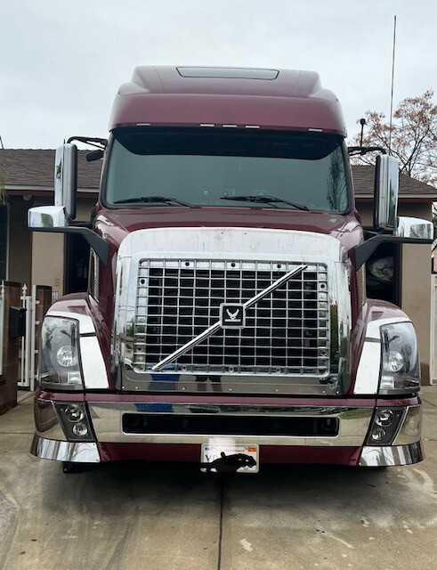 Semi Truck for sale by O/O 2011 VOLVO VNL