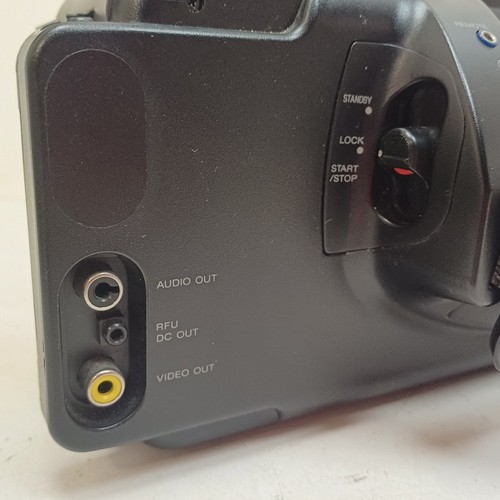 Sony CCD-F250E Handycam Video8 PAL +Charger Video-8 Caméscope *** Powers on - Photo 11/24