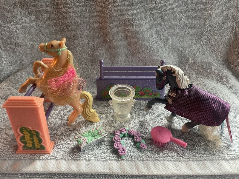Complete Set of littlest pet shop Champion Ponies