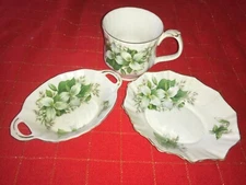 ROYAL ALBERT BONE CHINA TRILLIUM PATTERN MUG NUT / CANDY DISHES