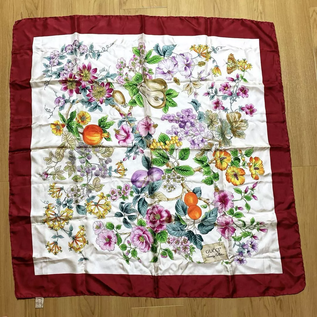 GUCCI Foulard vintage à fleurs fruits grand format accessoire mode femme