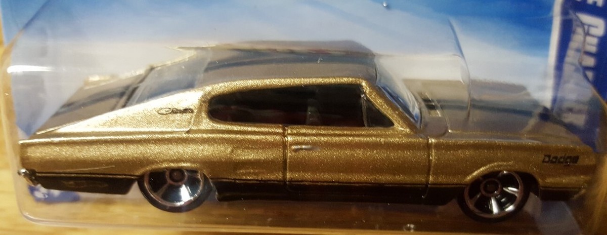 Hot Wheels 1967 Dodge Charger 1:64 Scale Gold 2010 Muscle Mania