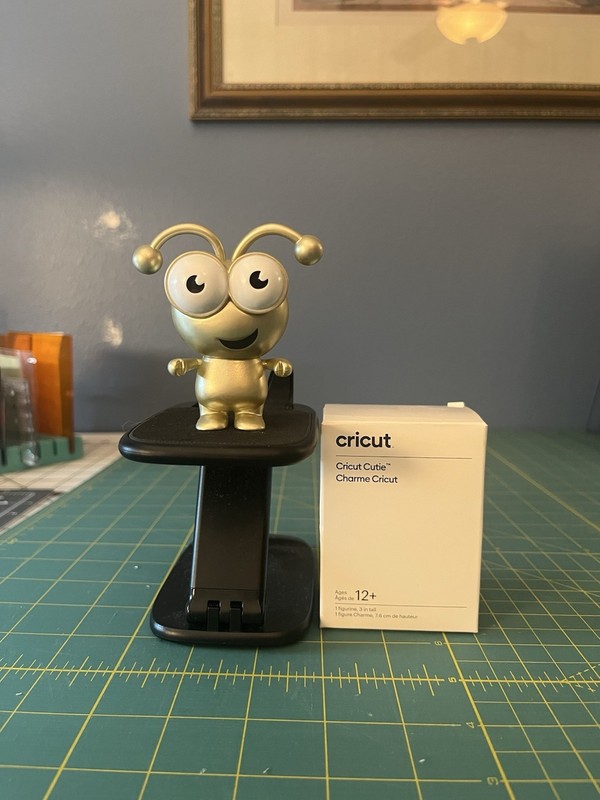 Cricut Cuties Vinyl Figure Gold With Box