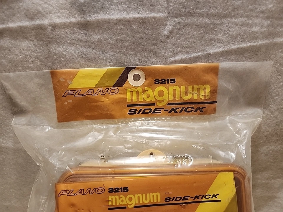 Caja de aparejos de pesca de doble cara vintage Plano Mini-Magnum Sidekick 3215 NOS Foto 2 de 4