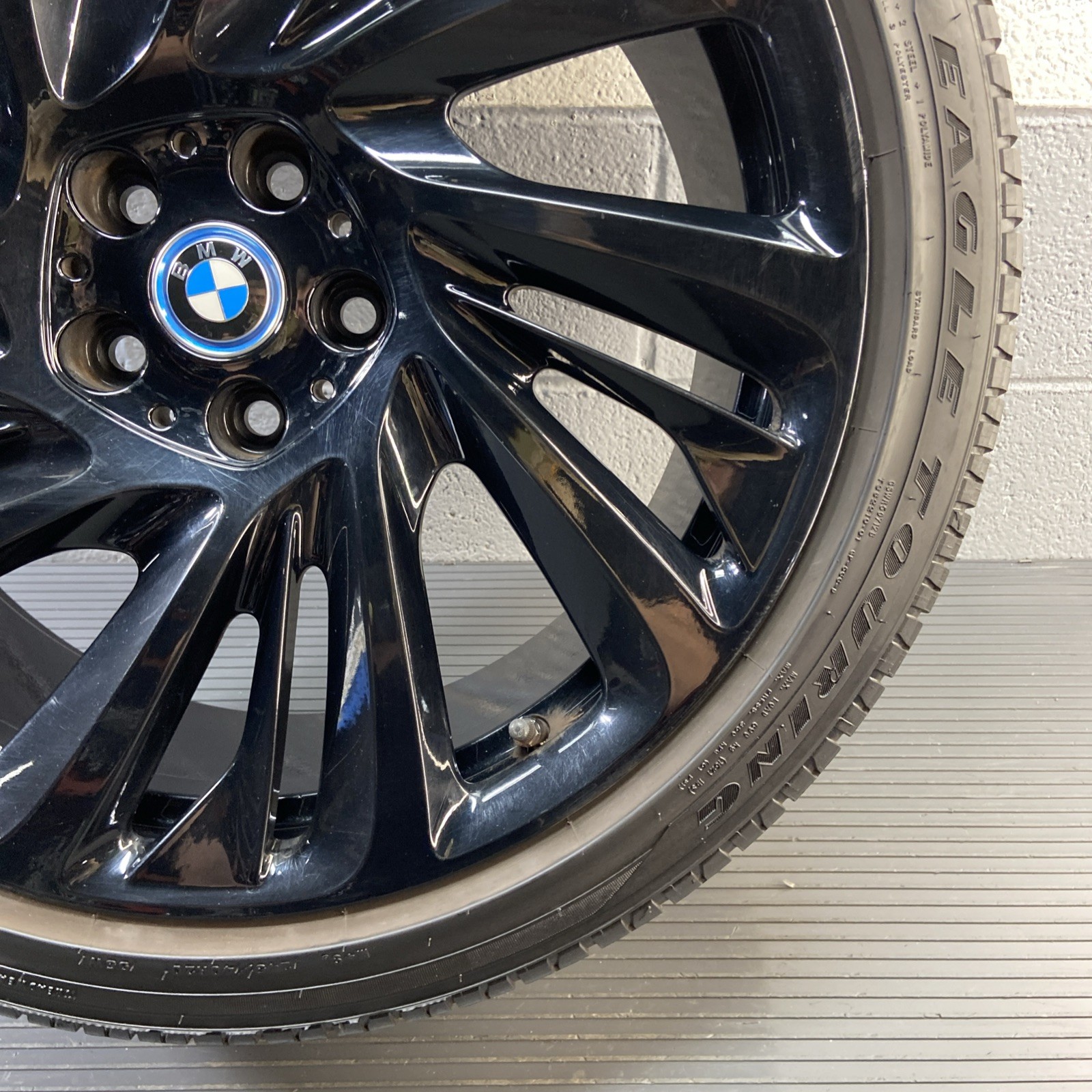 2014-2020 BMW i8 I12 Rear Left Alloy Wheel W/ Tire 8.5Jx20 ET50 OEM *NOTE*