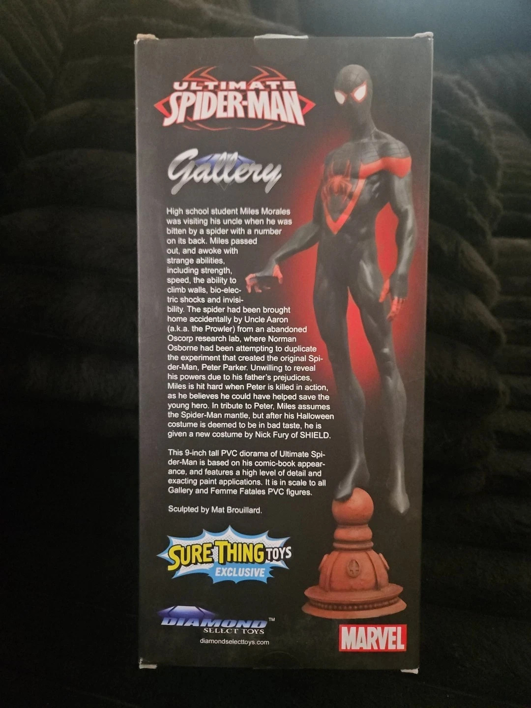 Diamond Select Toys Marvel Ultimate Spider-Man PVC Figure (SURE THING TOYS)