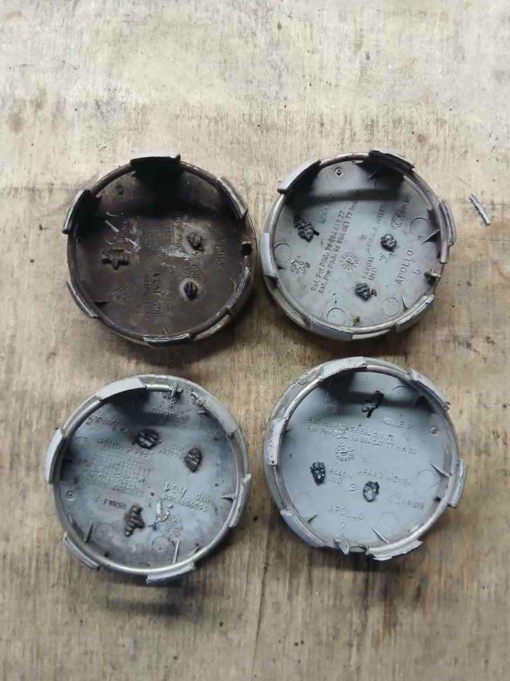 Juego de 4 Tapacubos Centrales Llantas Aleación Original Peugeot 206 207 307 1007 308 2008 3008. Foto 2 de 2