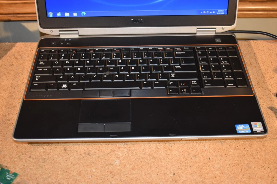 Dell Latitude E6520 Intel Core i5-2520 4GB RAM 128GB SSD Windows 7 Pro 32-bit - Image 2 of 4