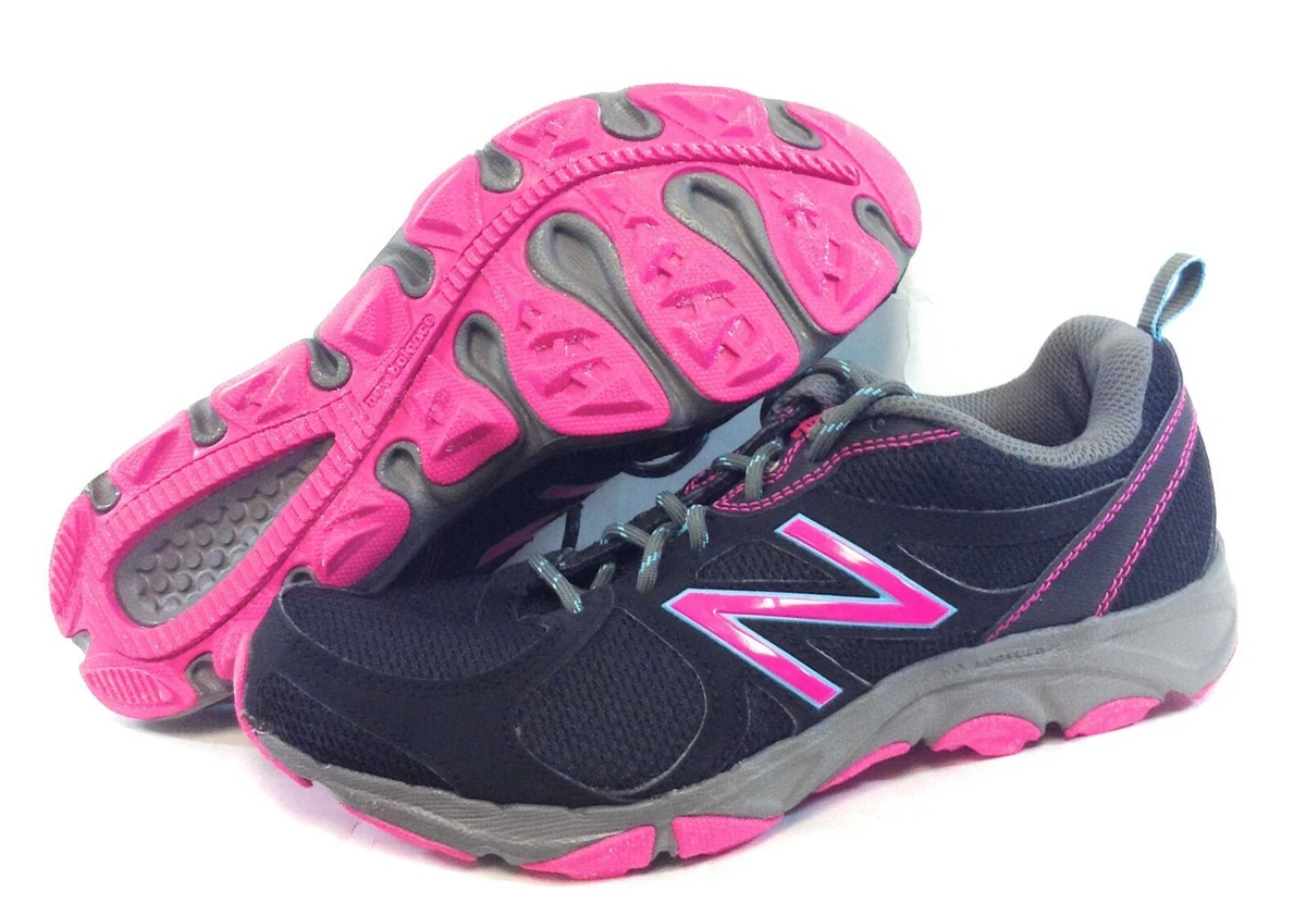 Tenis para correr para mujer New Balance 320 BP1 negras rosa azul sendero