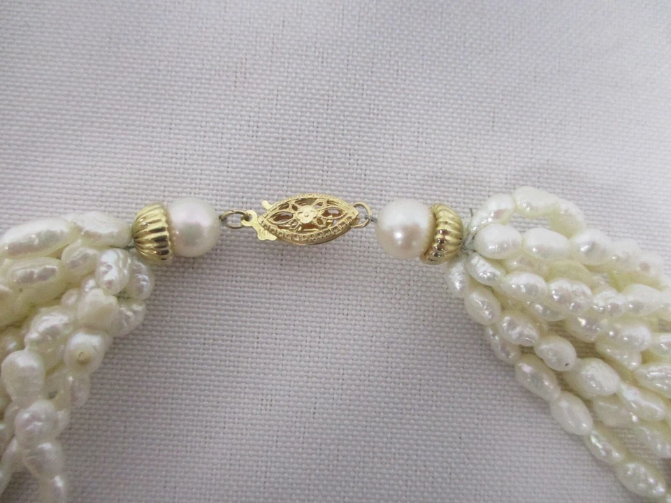 COLLAR VINTAGE DE PERLAS DE AGUA DULCE DE 10 HEBRAS con broche de oro amarillo de 14K 16 1/2" Foto 3 de 4
