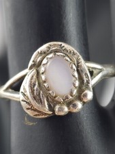 Vintage Solid Sterling Silver Mother of Pearl Leaf Design Ring Size 5 - 2 Grams