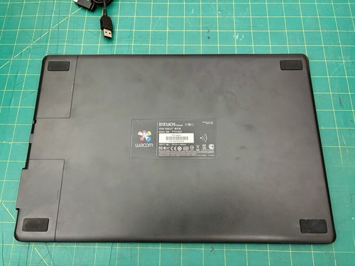 Wacom Intuos 5 PTH-650 Medium Professional Touch Tablet with USB cable (only) - Picture 4 of 5