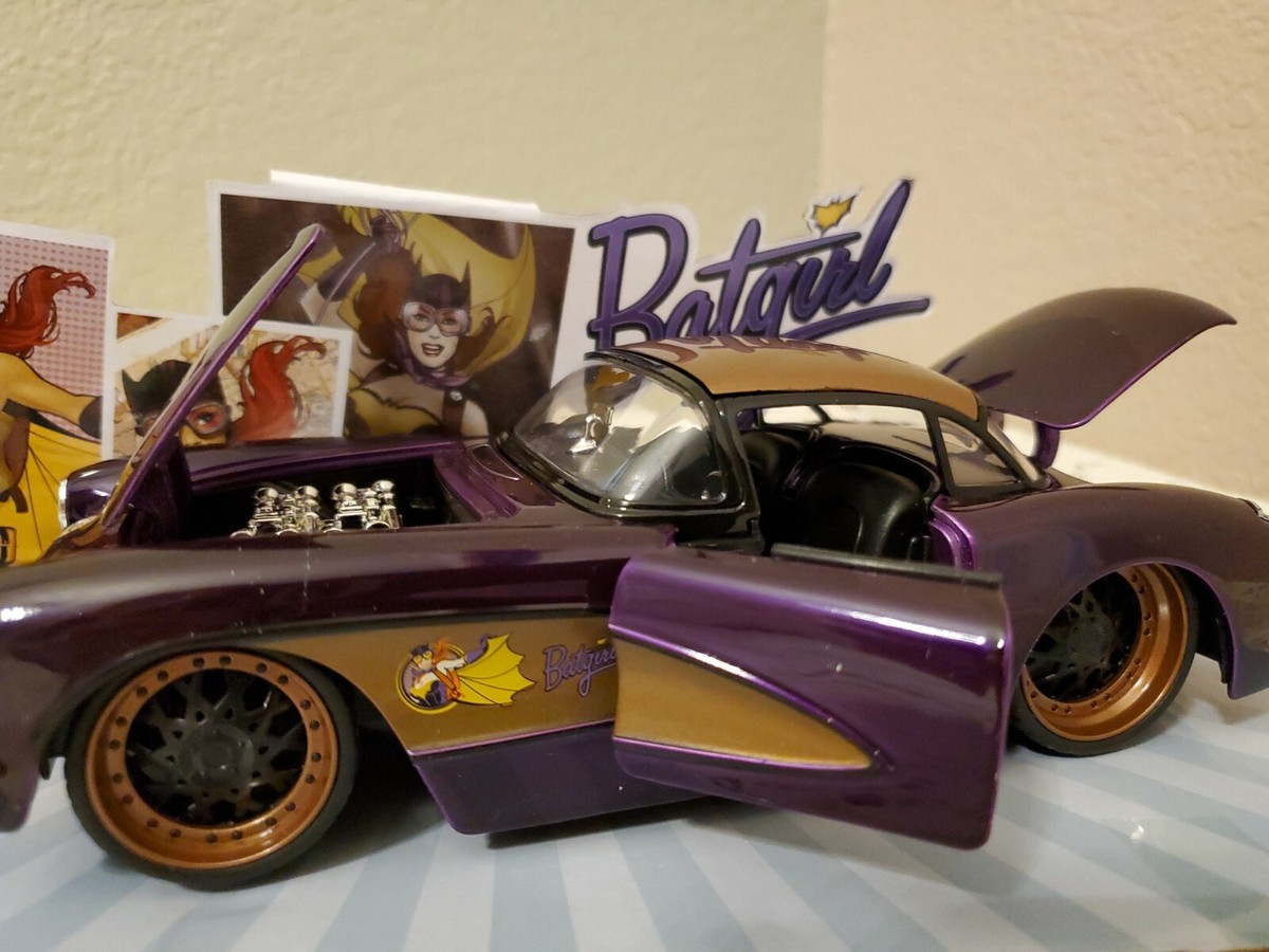 DC Comics Bombshells 1957 Chevy Corvette & Batgirl Figure