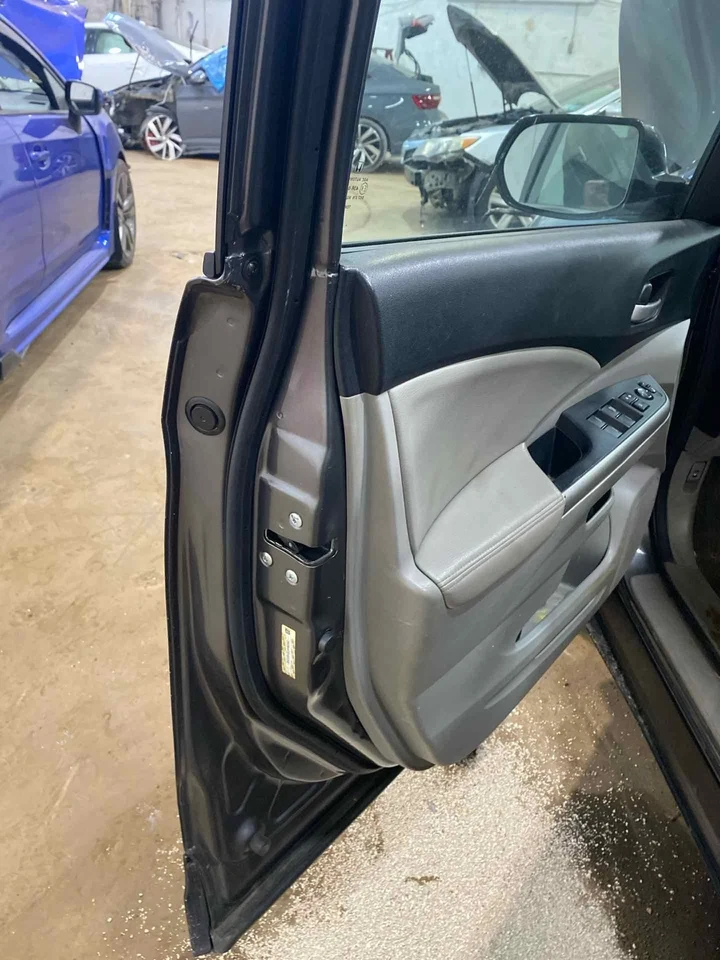 Used Front Left Door Assembly Front fits: 2014 Honda Cr-v electric w/security la - Image 4 of 4