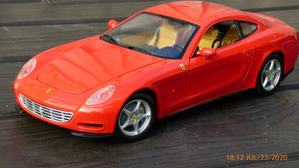 Ferrari 612 Scaglietti 1:18 Red Hot Wheels Vintage V12 Juguete Modelo Coche Coleccionable Foto 4 de 4