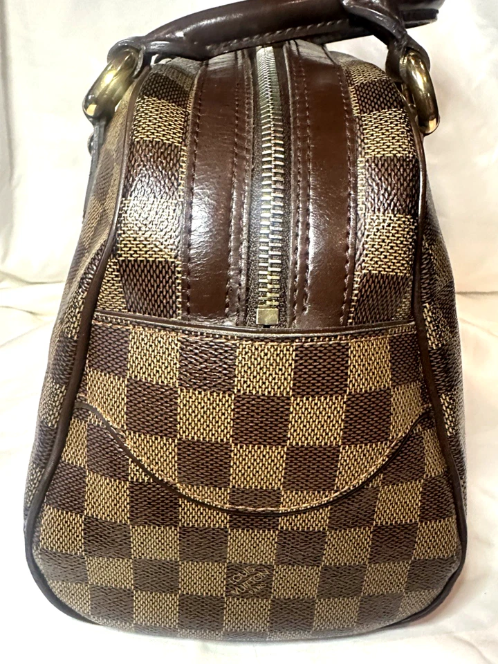 Bolso de Mano Louis Vuitton Duomo - Lona Monograma con Interior de Microfibra Roja Foto 4 de 4