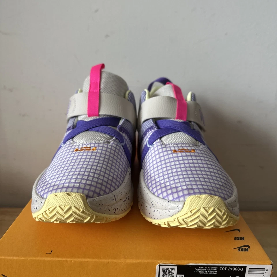 Talla 3Y/4.5W - Nike LeBron Witness 7 Action Uva Naranja Vivo DQ8647-101 Foto 2 de 4