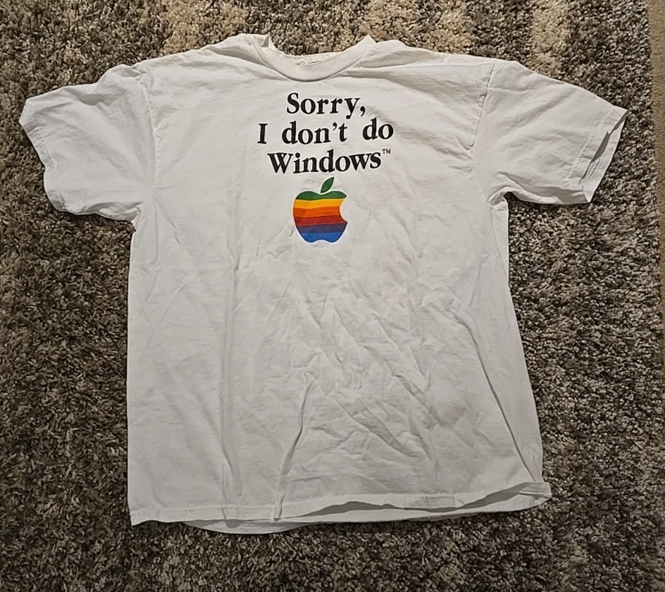 Camiseta recortada Apple vintage de los años 80 "Sorry, I don't Do Windows" en blanco Foto 2 de 4
