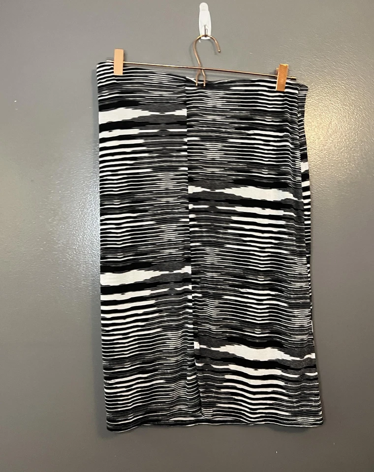 Falda Jaclyn Smith Mujer Mediana Negra Blanca Tejida Elástica Lápiz Midi Pull On Foto 3 de 4