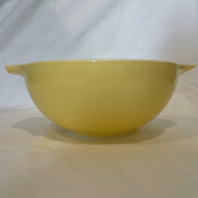 Pyrex 443 Solid Yellow Daisy Vintage Qt Cinderella Nesting