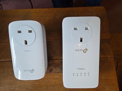 1300 Mbps Gigabit Passthrough Powerline Adapter Kit für HD Streaming & Gaming.
