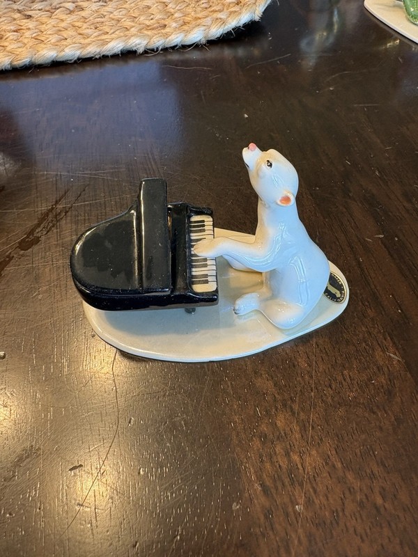 Hagen Renaker Vintage Porcelain Polar Bear And Piano Mint Condition