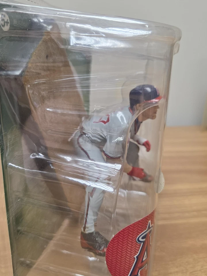 Los Angeles Angels Figure MLB Baseball Mike Trout Collector Club Exclusive Gold - Image 4 of 4