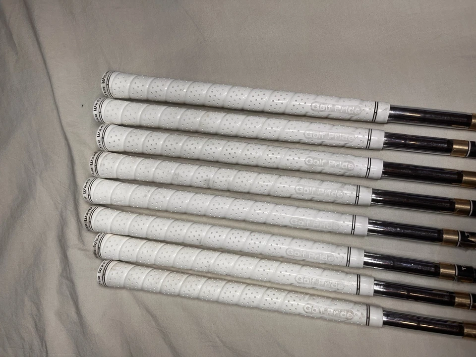 JUEGO DE HIERROS TITLEIST DCI 981 3-9, PW REGULAR FLEX, LH, EJE 38" (5I), EMPUÑADURAS NUEVAS Foto 3 de 3