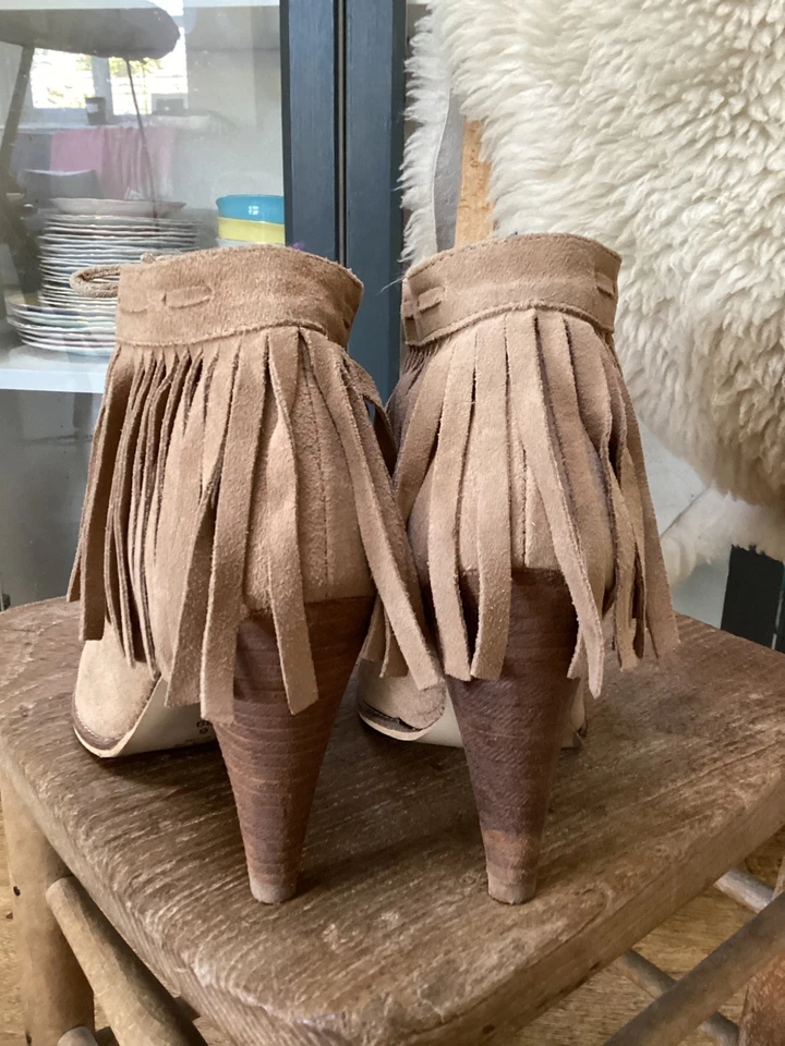 Red or Dead beige suede tassel boots size 6 - Image 4 of 4