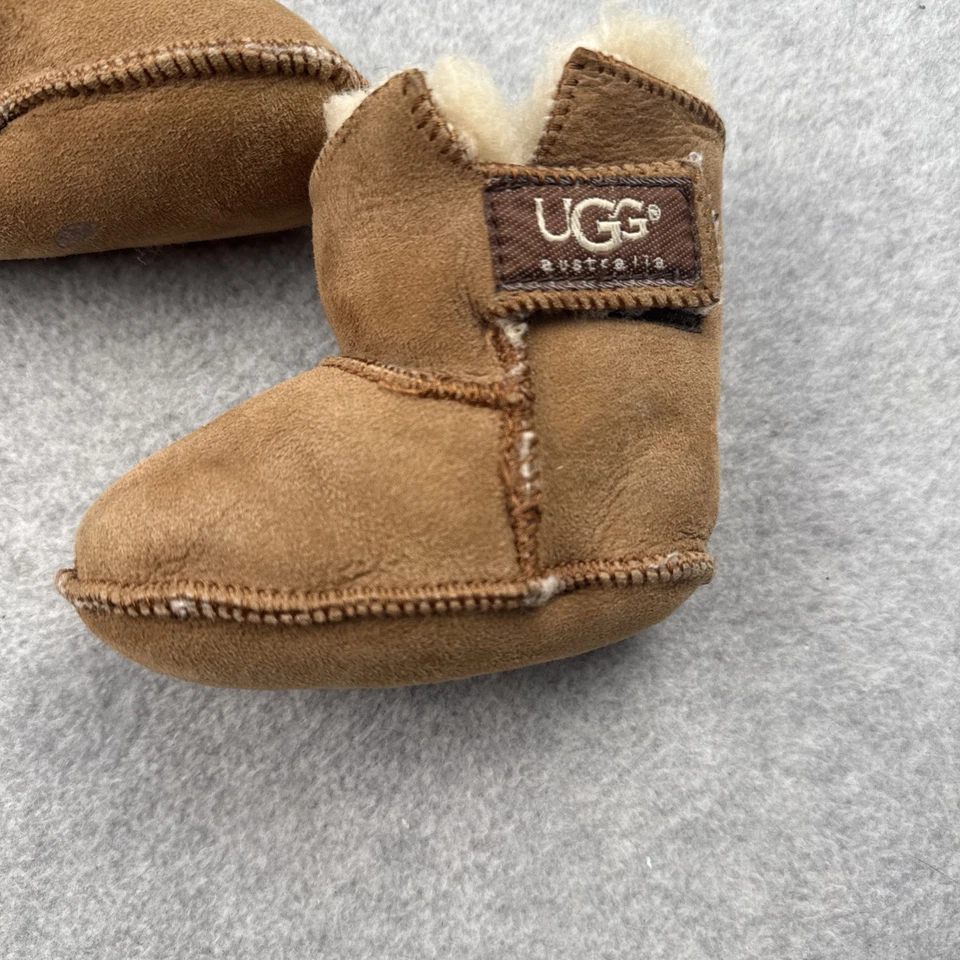 BOTAS BOTINES DE GAMUZA PIEL DE OVEJA NIÑO S 2/3 6-12 MOS UGG CASTAÑO ERIN 5202 Foto 2 de 4