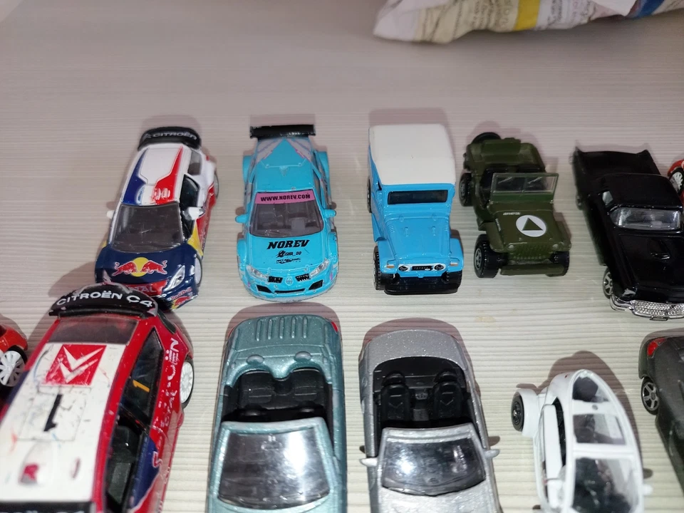 Lotto 12 Modellini Misti Burago Hotwheels Solido Giocati Vedi Bene Le Foto - Immagine 4 di 4