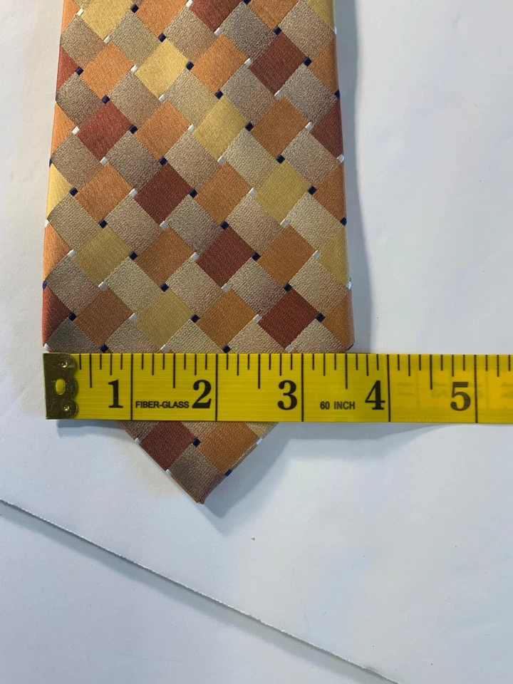 Corbata de seda John Ashford dorada, oxidada, bronceada estampada 3 1/2” x 59” resistente a las manchas Foto 4 de 4