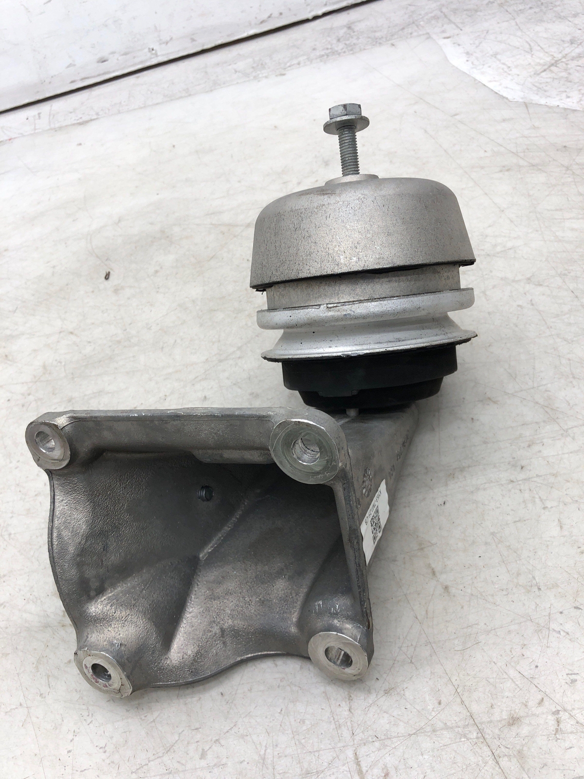 2019-2023 ASTON MARTIN VANTAGE 4.0L LEFT REAR TRANSMISSION MOUNT HY53-6068-AA
