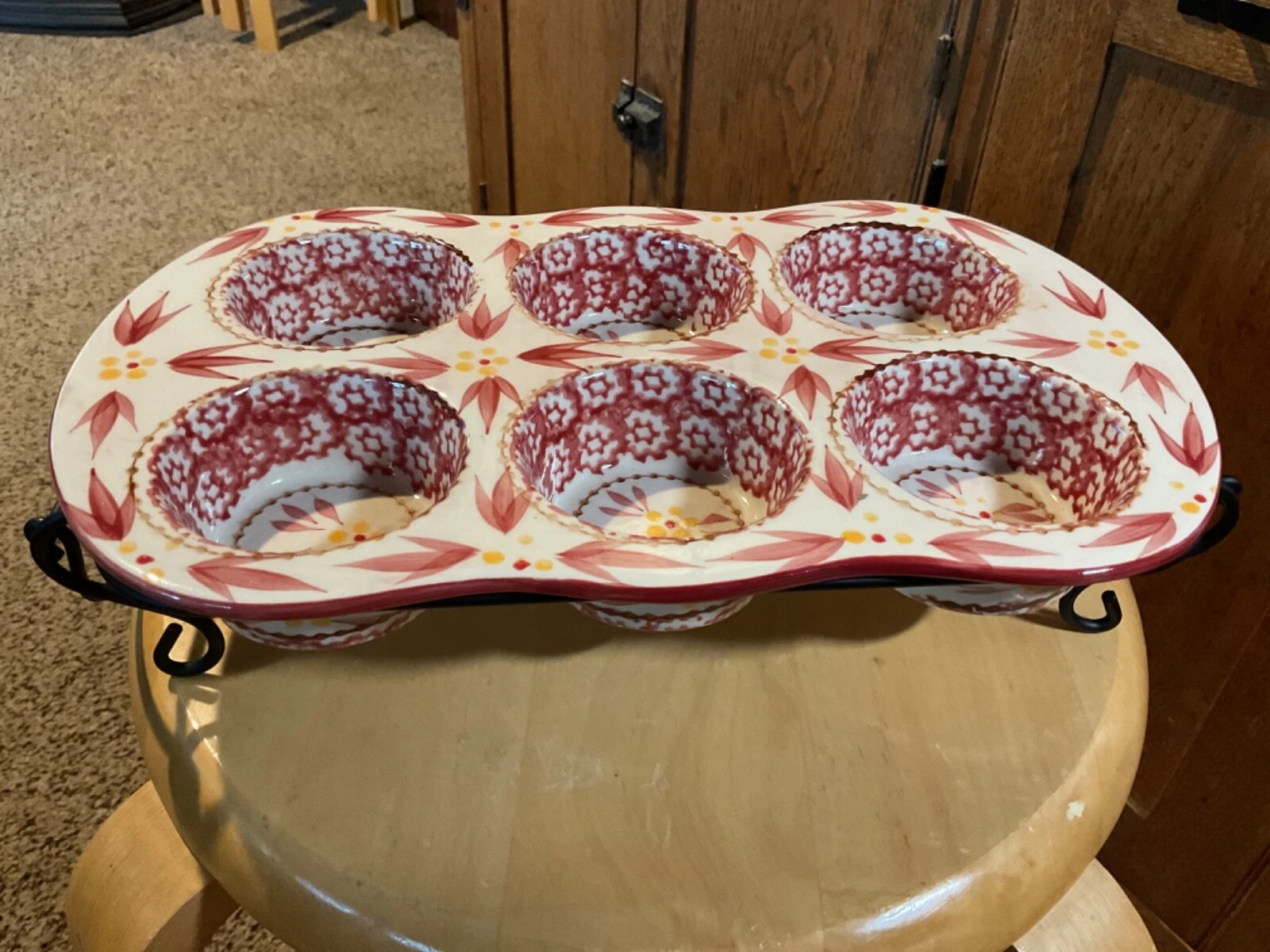 Temptations by Tara Muffin Pan (6 Muffins) & Metal Stand Old World Red.