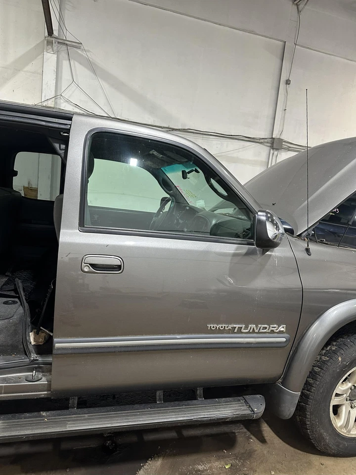 Used Front Right Door Assembly Front fits: 2006 Toyota Tundra R. electric window Foto 4 de 4