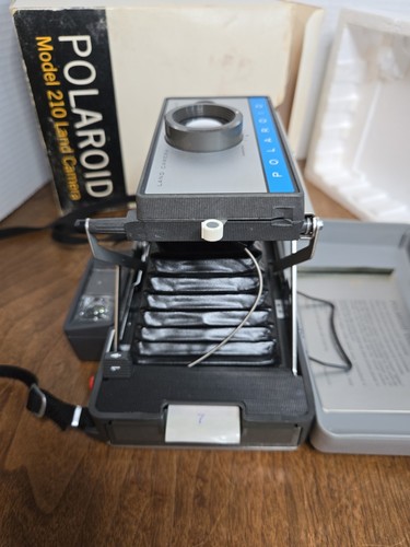 Polaroid 210 Land Camera with Flash, Manual And Mounts - Picture 13 of 23