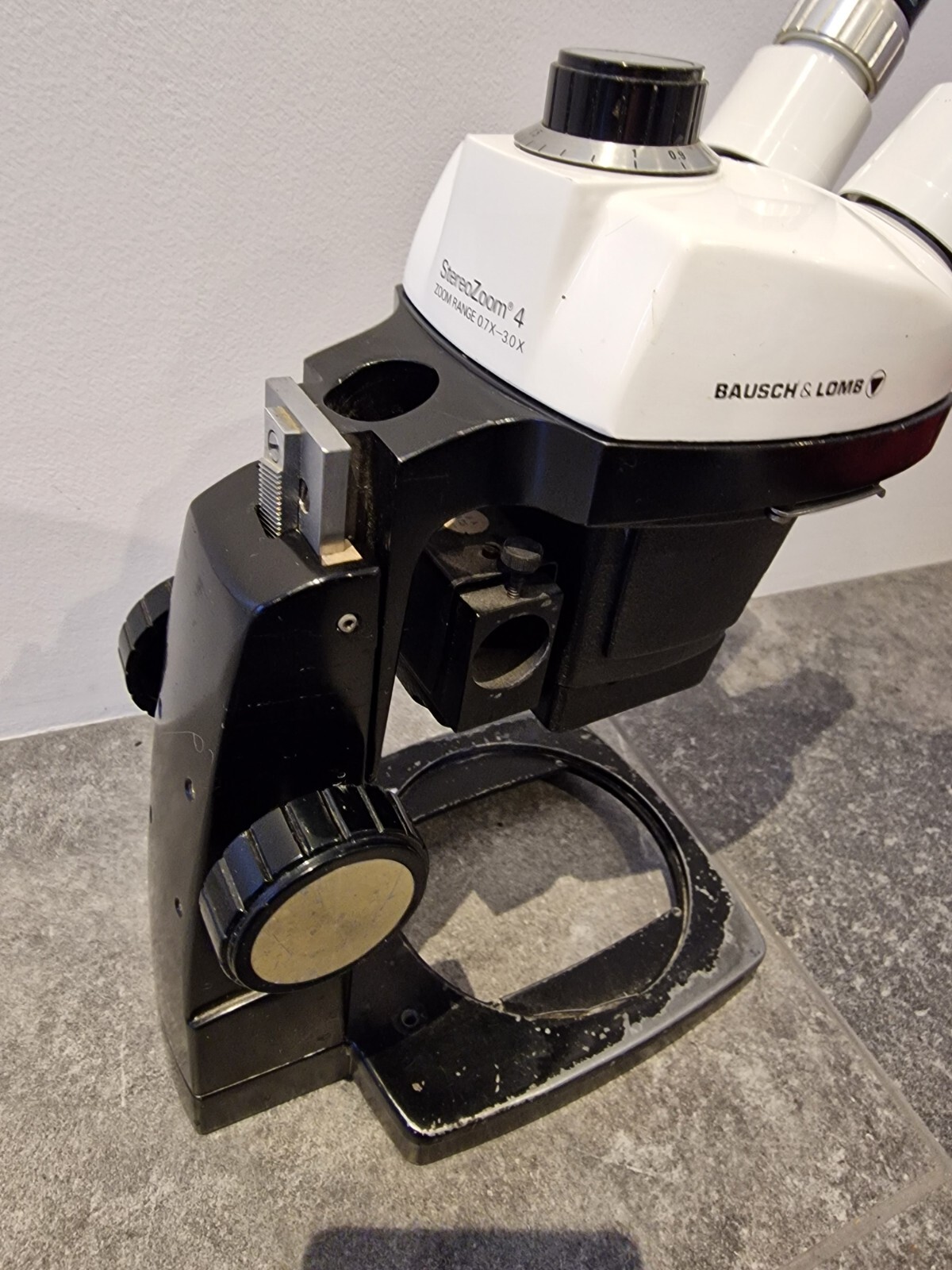 Bausch & Lomb /Leica Stereo Zoom 4 Microscope 0.7x3.0X and stand. Eye