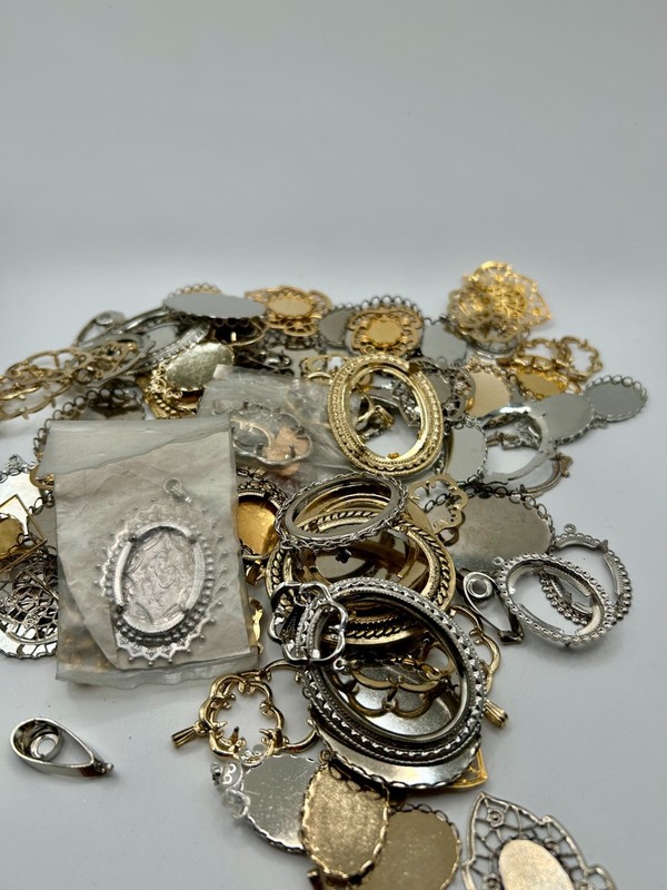 100 Old Stock Vintage Pendant Mountings, Never worn, 1980's, Cabochon, Cameo