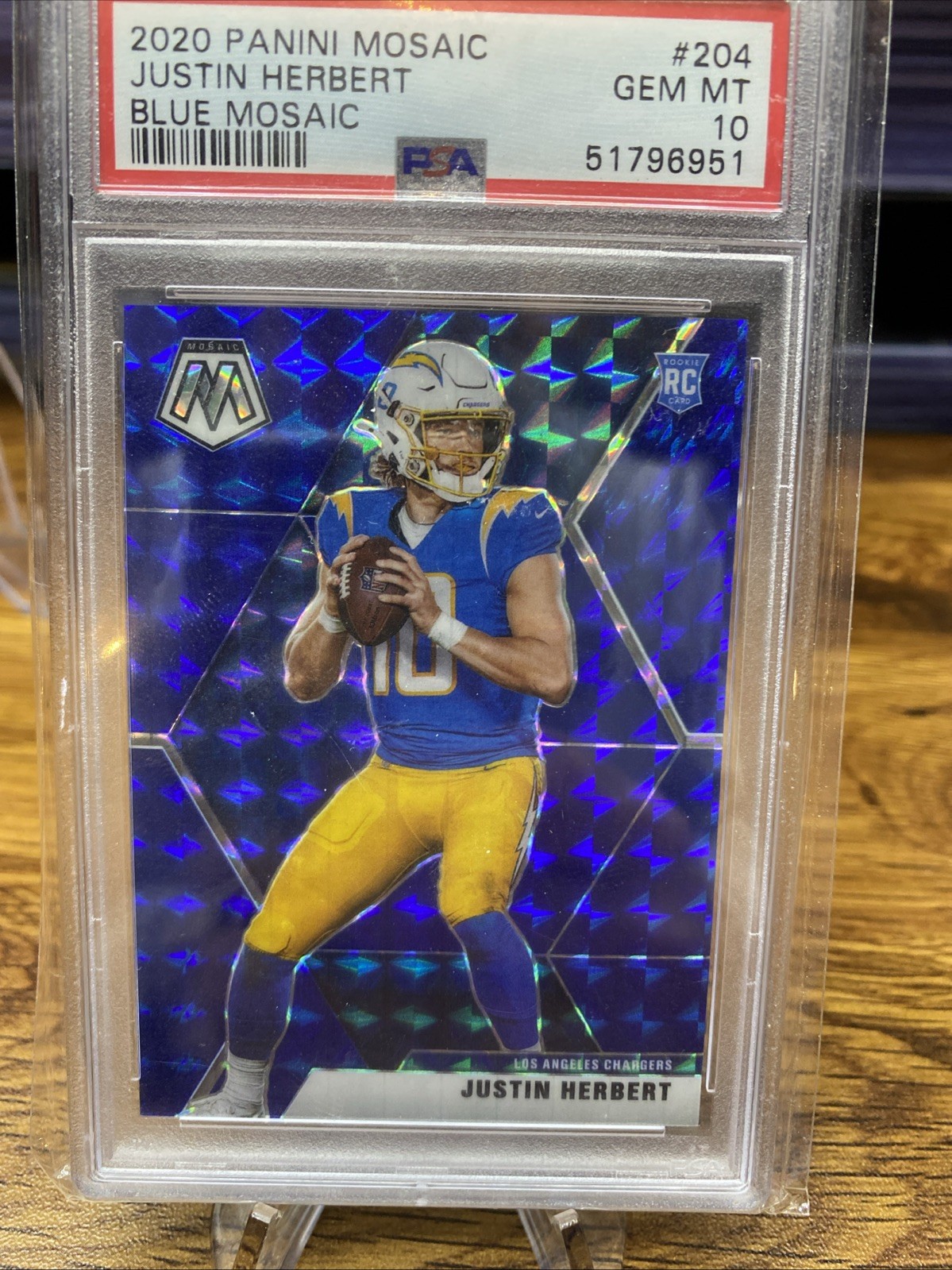 2020 Panini Mosaic - Rookies Justin Herbert #204 Blue Mosaic Prizm /99 (RC)