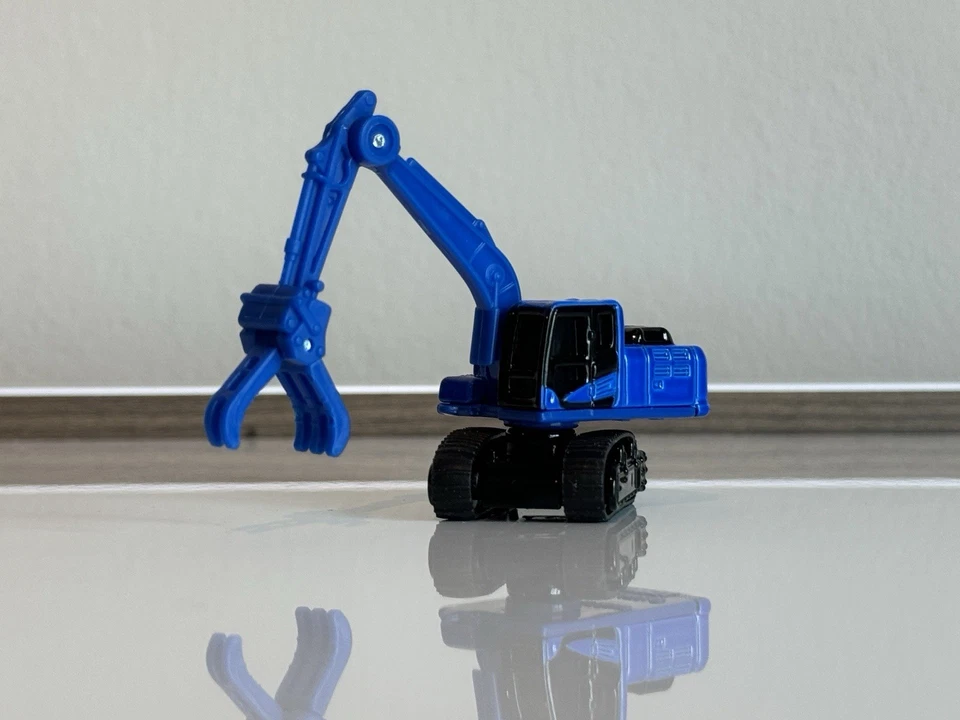 RARE Tomica Tomy Blue Excavator with Grapple PC200-10 NEW - Image 2 of 3