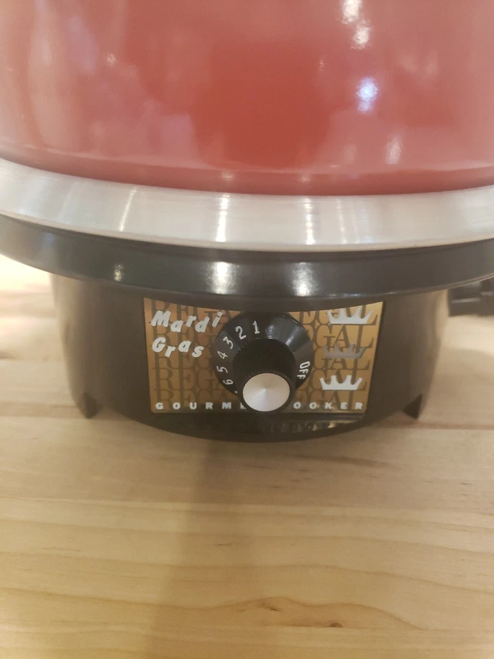 老式Mardi Gras美食炊具(Fondu锅) — 第 2/4 张图片