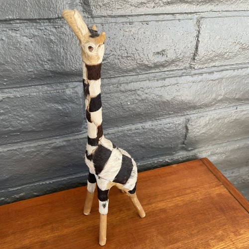 Vintage Mid Century Modern Giraffe Wood Sculpture Handmade 13 in Tall Decor - 第 3/8 張圖片