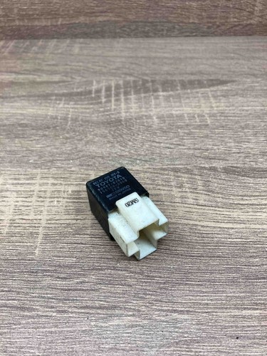 90987 02010 156700 0060 Toyota Lexus Relay Control Module Unit Denso - Picture 1 of 7