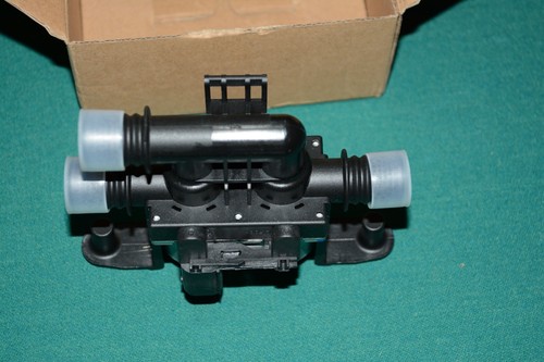 BMW X5 Bosch Rear HVAC Heater Control Valve 1147412350 64116910544 - Picture 4 of 6
